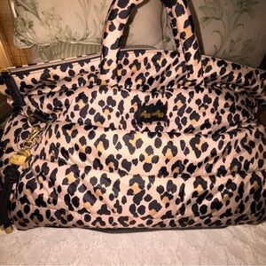 Itzy Ritzy weekender bag black and tan cheetah print gold hardware